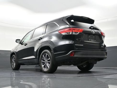Used 2019 Toyota Highlander XLE image 26