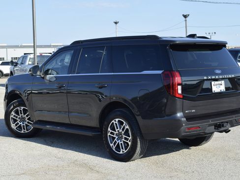 New 2025 Ford Expedition Active image 4
