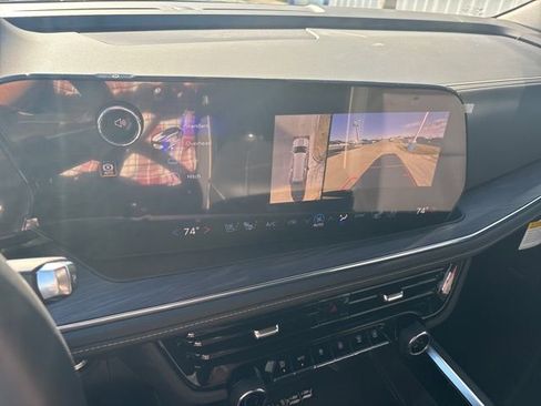 New 2026 Chevrolet Suburban Premier image 18