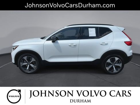 Used 2023 Volvo XC40 B5 Plus w/ Driver Assist Package AWD/4WD image 5