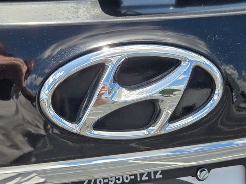 Used 2018 Hyundai Santa Fe SE AWD/4WD image 12