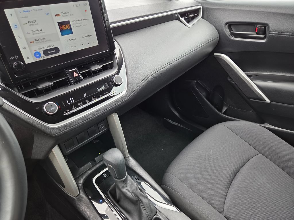 Used 2025 Toyota Corolla Cross LE FWD image 34