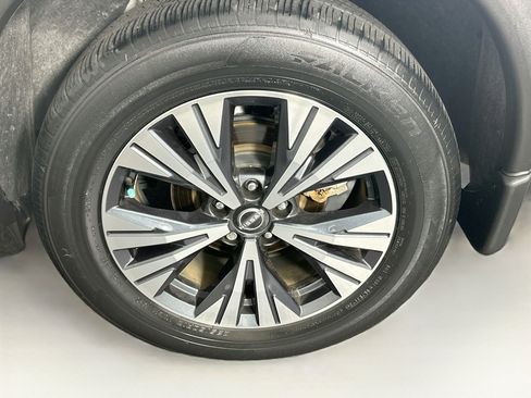 Used 2023 Nissan Rogue SV w/ SV Premium B Package FWD image 11