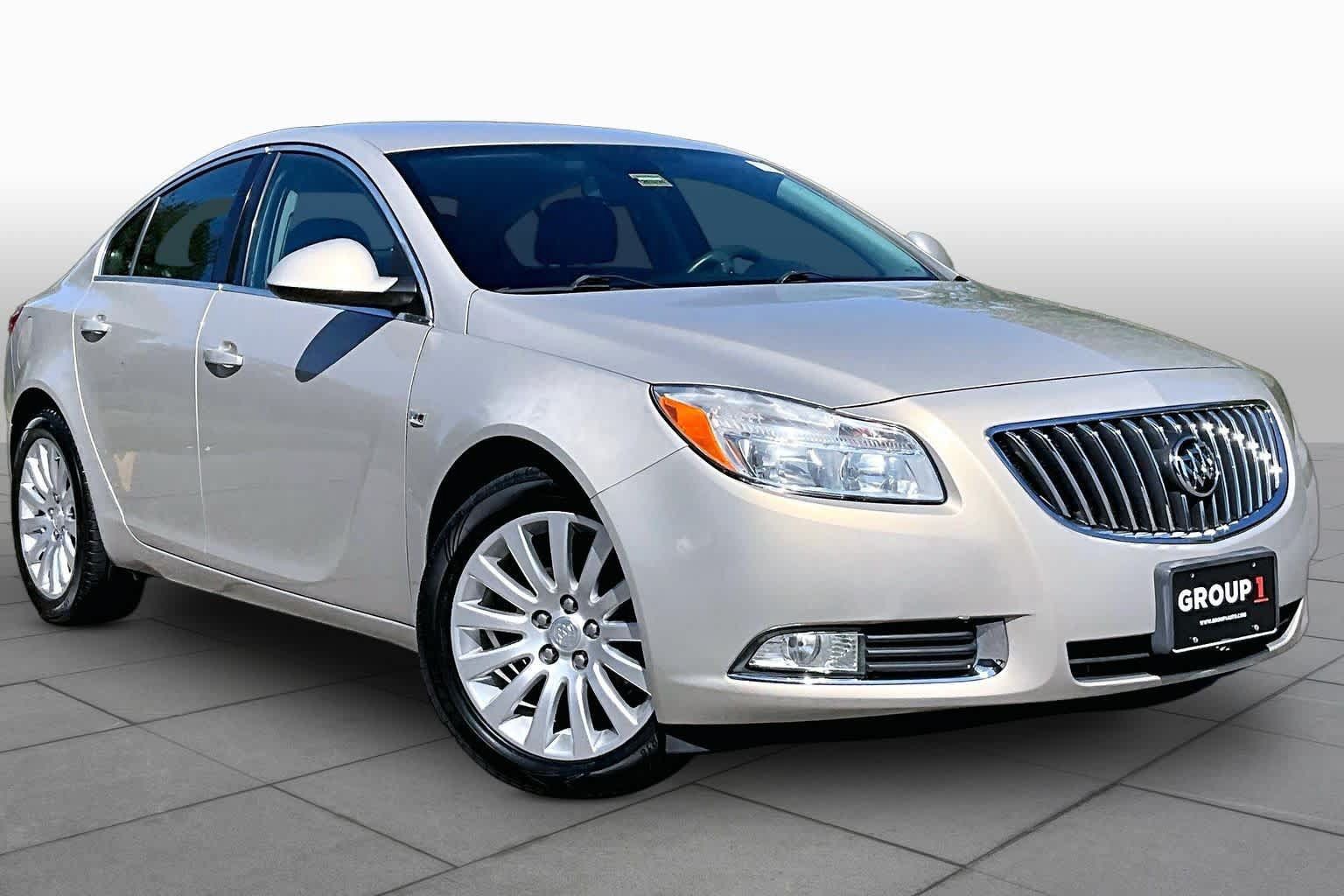 Used 2011 Buick Regal CXL FWD image 2