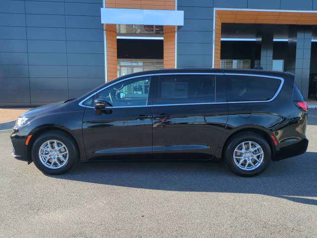 New 2026 Chrysler Pacifica Select FWD image 7