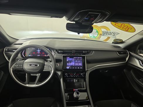 Used 2023 Jeep Grand Cherokee Altitude image 13