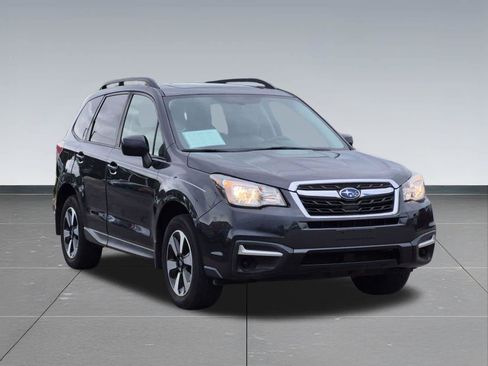 Used 2018 Subaru Forester 2.5i Premium w/ All-Weather Package AWD/4WD image 8