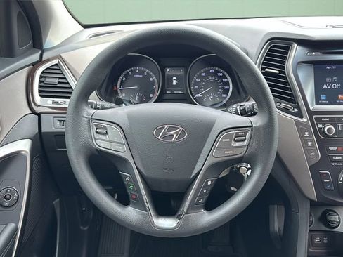 Used 2018 Hyundai Santa Fe SE image 15