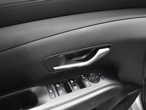 Used 2025 Hyundai Tucson SE image 15