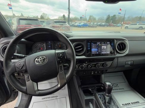 Used 2018 Toyota Tacoma TRD Off-Road image 9
