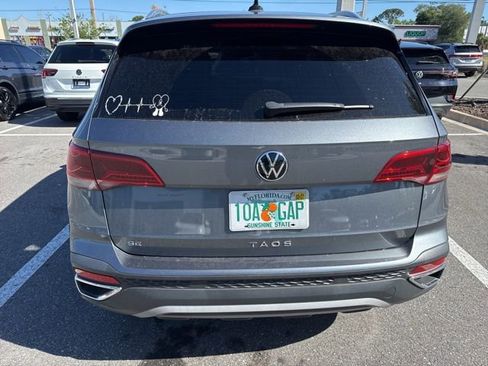 Used 2023 Volkswagen Taos SE w/ Black Wheel Package image 7