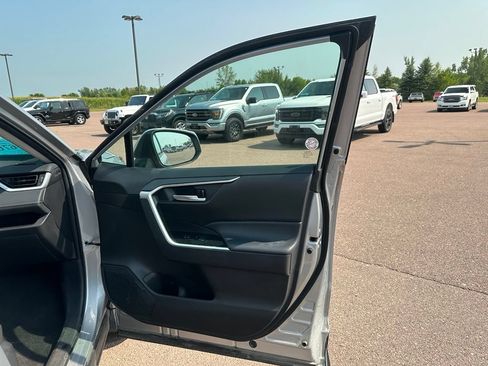 Used 2025 Toyota RAV4 XLE AWD/4WD image 29