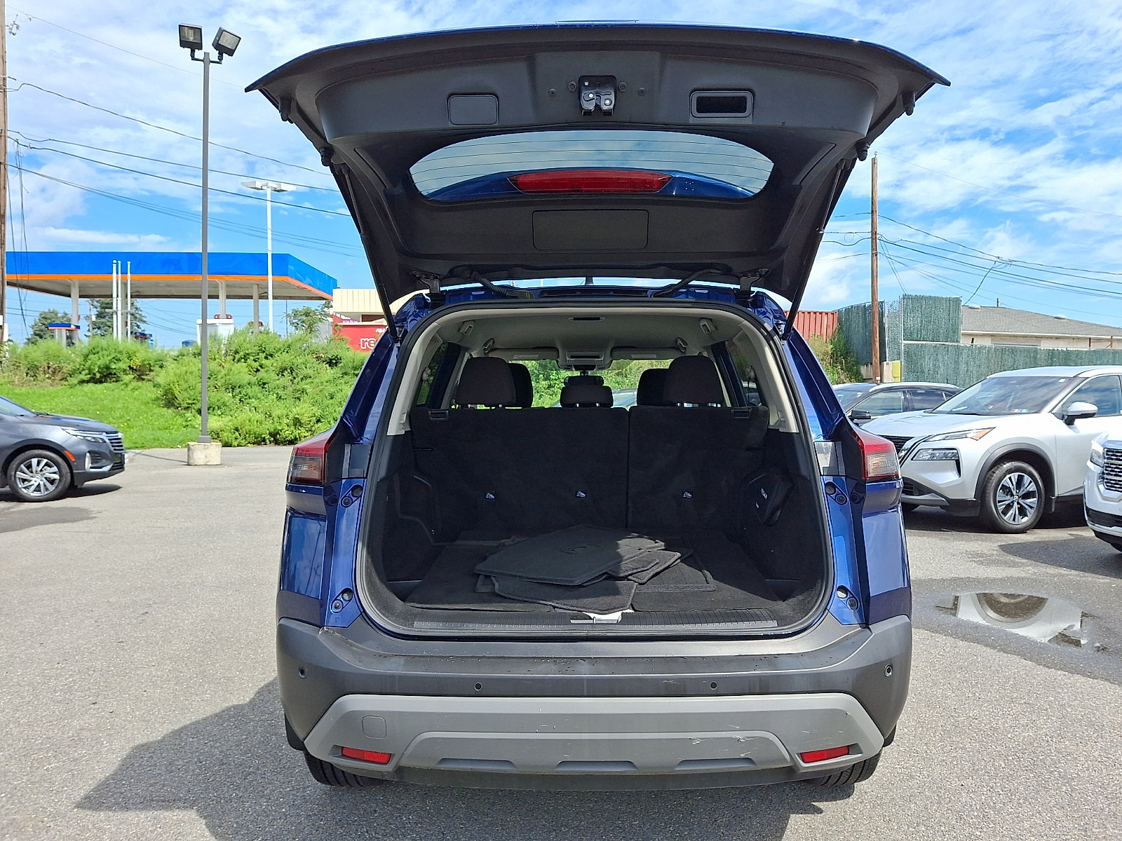 Used 2023 Nissan Rogue S AWD/4WD image 26