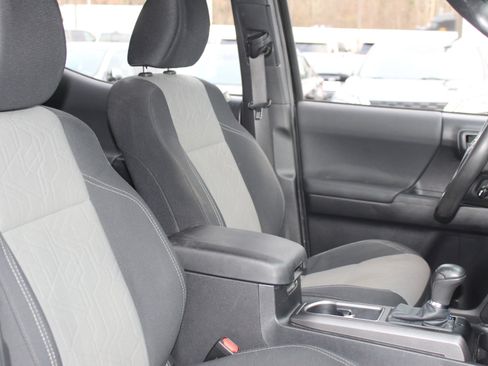 Used 2021 Toyota Tacoma TRD Off-Road image 32