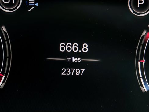 Used 2021 Aston Martin DBX image 17