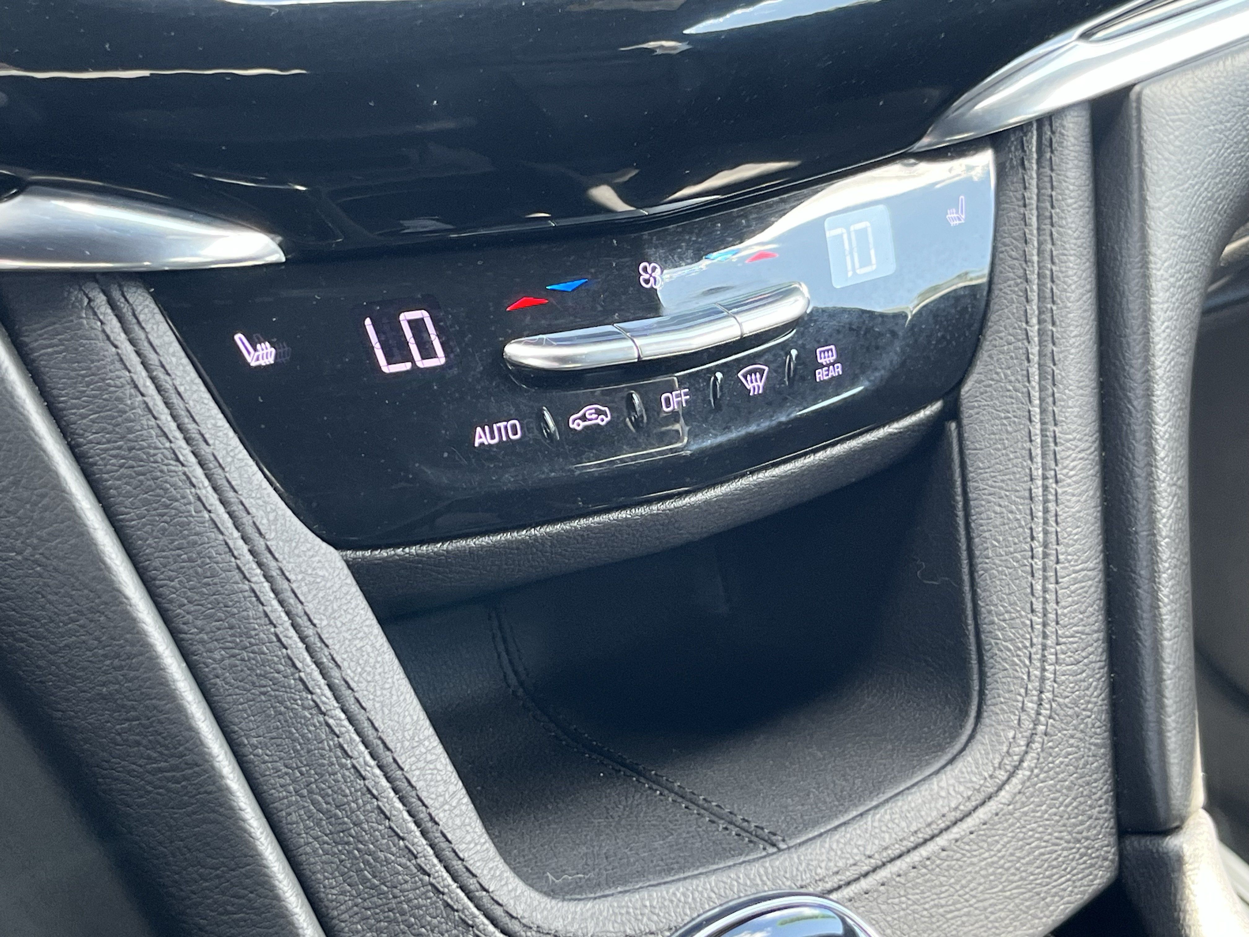 Used 2020 Cadillac XT6 Sport w/ LPO, Floor Liner Package AWD/4WD image 34
