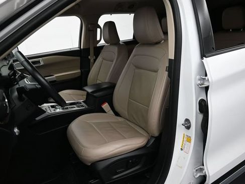 Certified 2022 Ford Explorer Limited w/ Equipment Group 301A RWD image 11