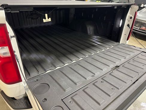 Used 2025 Chevrolet Silverado 1500 High Country image 8