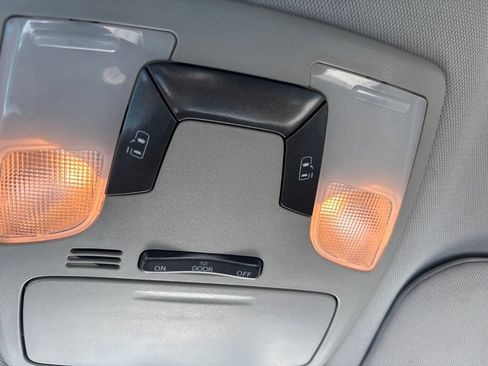 Used 2017 Toyota Sienna LE FWD image 30