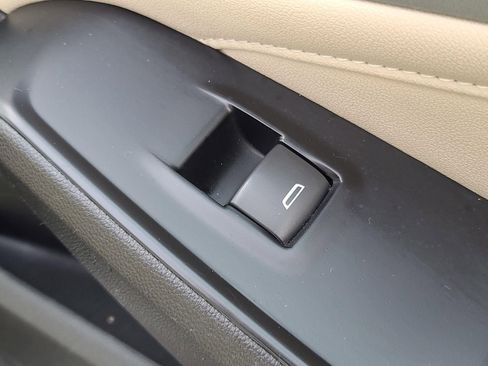 Used 2023 Chevrolet Traverse LS image 22