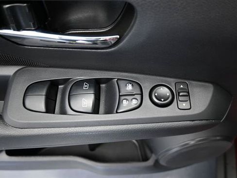Used 2024 Nissan Kicks SV FWD image 6