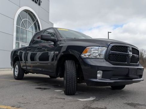 Used 2018 RAM 1500 Express AWD/4WD image 3