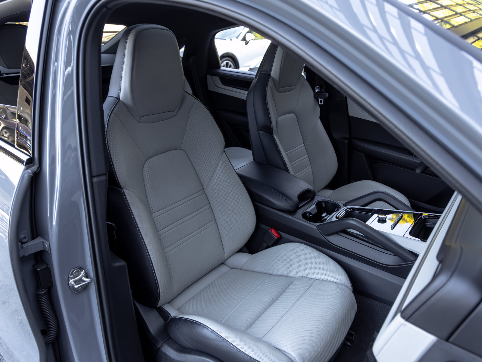 Certified 2024 Porsche Cayenne Coupe AWD/4WD image 57