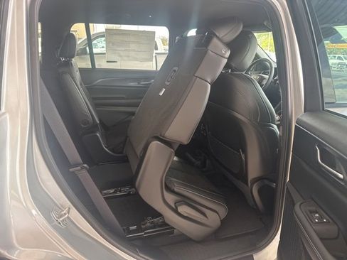 New 2025 Jeep Grand Cherokee L Laredo image 37