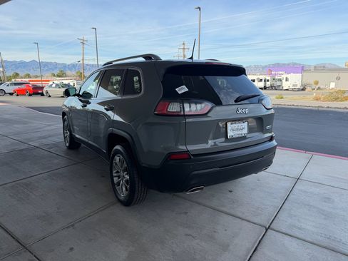 Used 2021 Jeep Cherokee Latitude Lux w/ Comfort/Convenience Group image 5