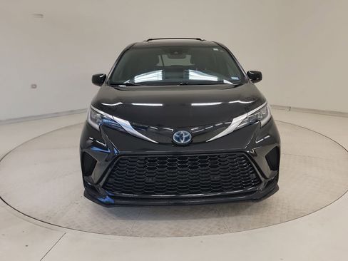 Used 2021 Toyota Sienna XSE w/ XSE Plus Package image 4