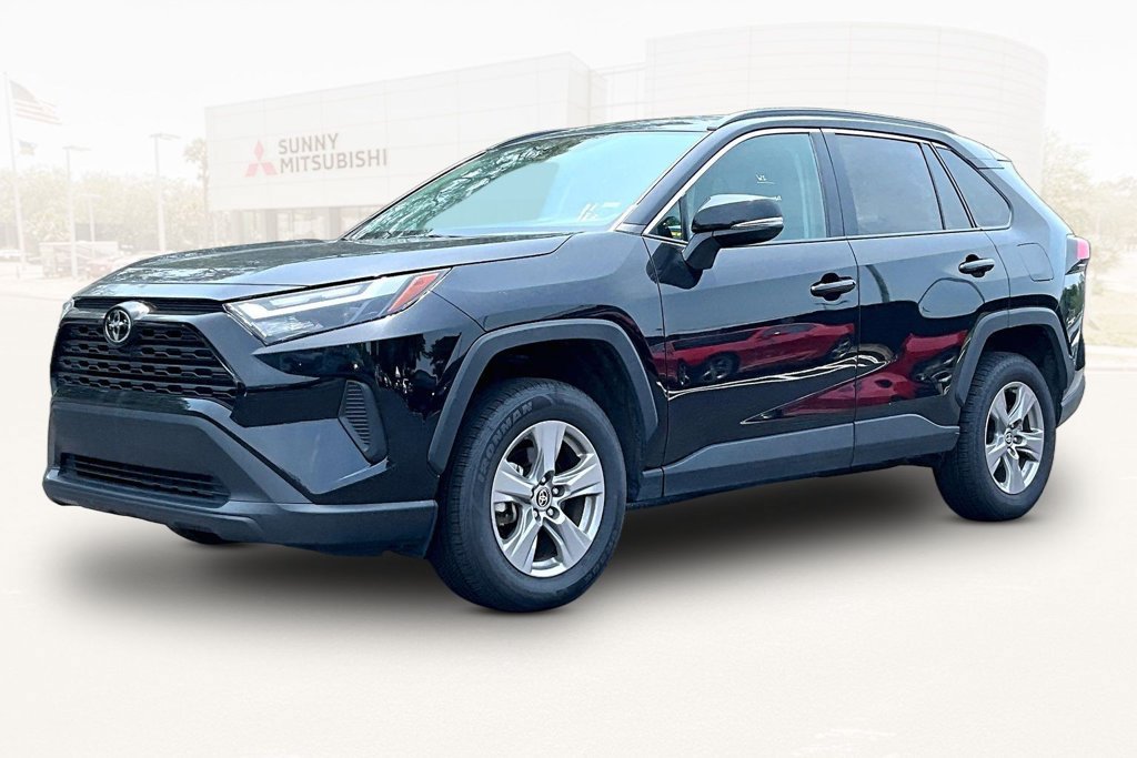 Used 2025 Toyota RAV4 XLE AWD/4WD image 1