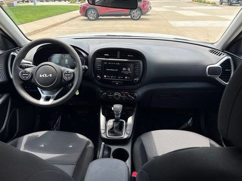 Used 2025 Kia Soul LX FWD image 23