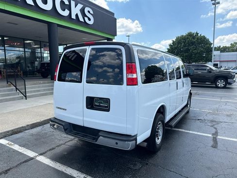 Used 2018 Chevrolet Express 2500 LT w/ LT Preferred Equipment Group RWD image 8