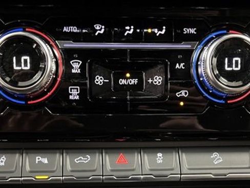 Used 2025 GMC Sierra 3500 Denali Ultimate image 36