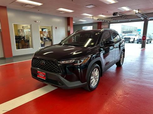 Certified 2022 Toyota Corolla Cross LE AWD/4WD image 7
