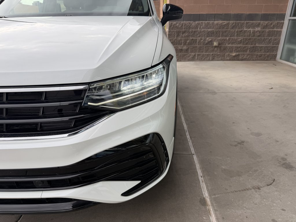 Used 2024 Volkswagen Tiguan SE R-Line FWD image 11