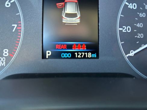 Used 2024 Toyota Corolla Cross LE image 16