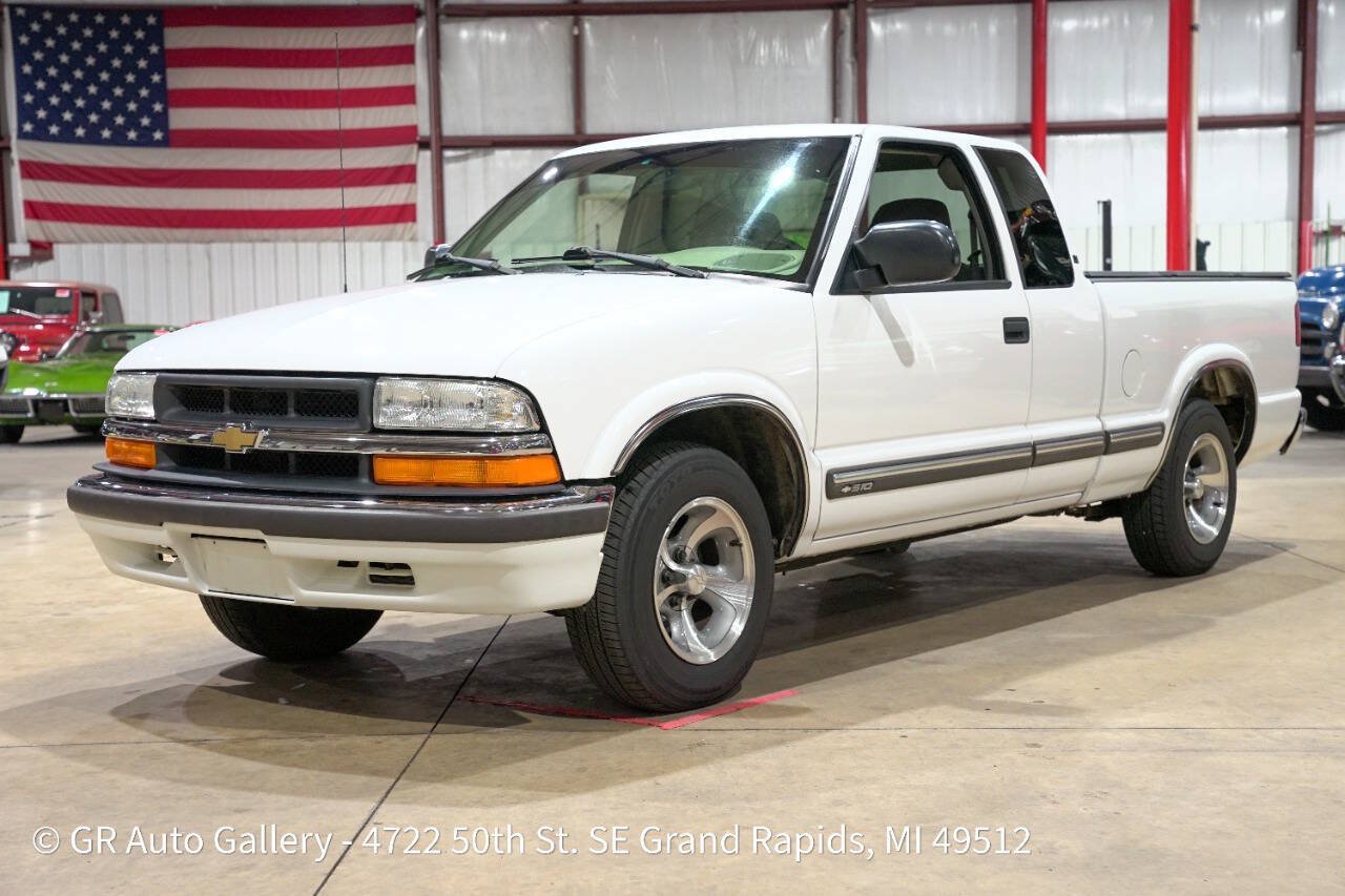 Used 2001 Chevrolet S10 Pickup LS w/ Preferred Equipment Group RWD image 1