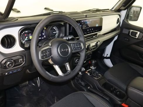 Used 2025 Jeep Wrangler Unlimited Sahara AWD/4WD image 24