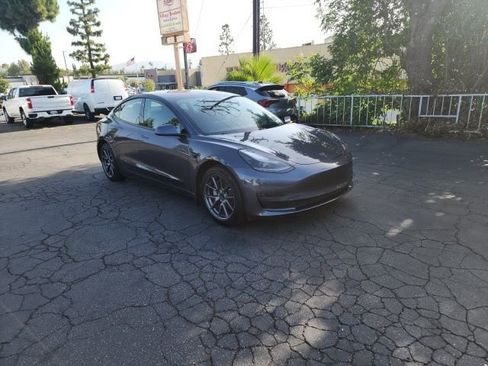 Used 2021 Tesla Model 3 Standard Range Plus RWD image 2