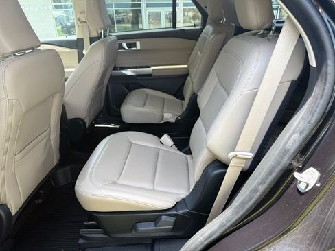 Used 2023 Ford Explorer XLT w/ Equipment Group 202A AWD/4WD image 14