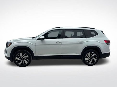 Used 2024 Volkswagen Atlas SE FWD image 2