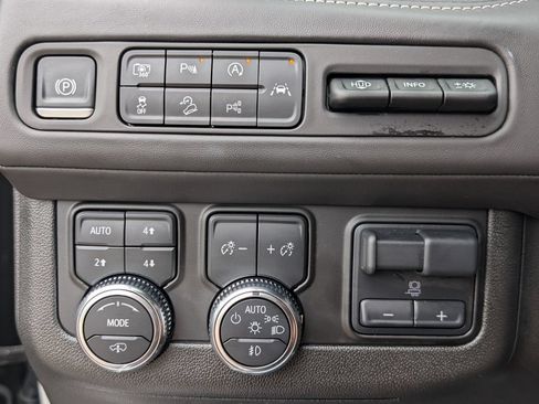 Used 2024 GMC Yukon Denali Ultimate AWD/4WD image 30