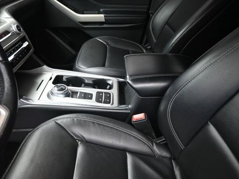 Used 2020 Ford Explorer XLT w/ Equipment Group 202A image 21