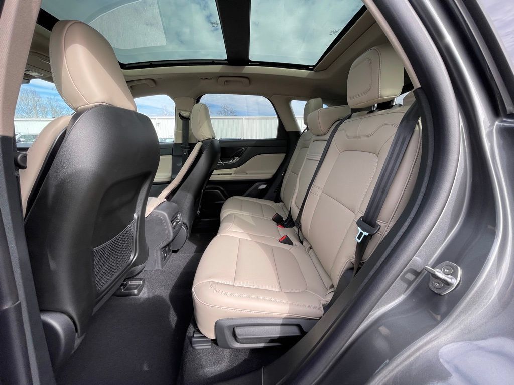 New 2026 Lincoln Corsair Premiere AWD/4WD image 18