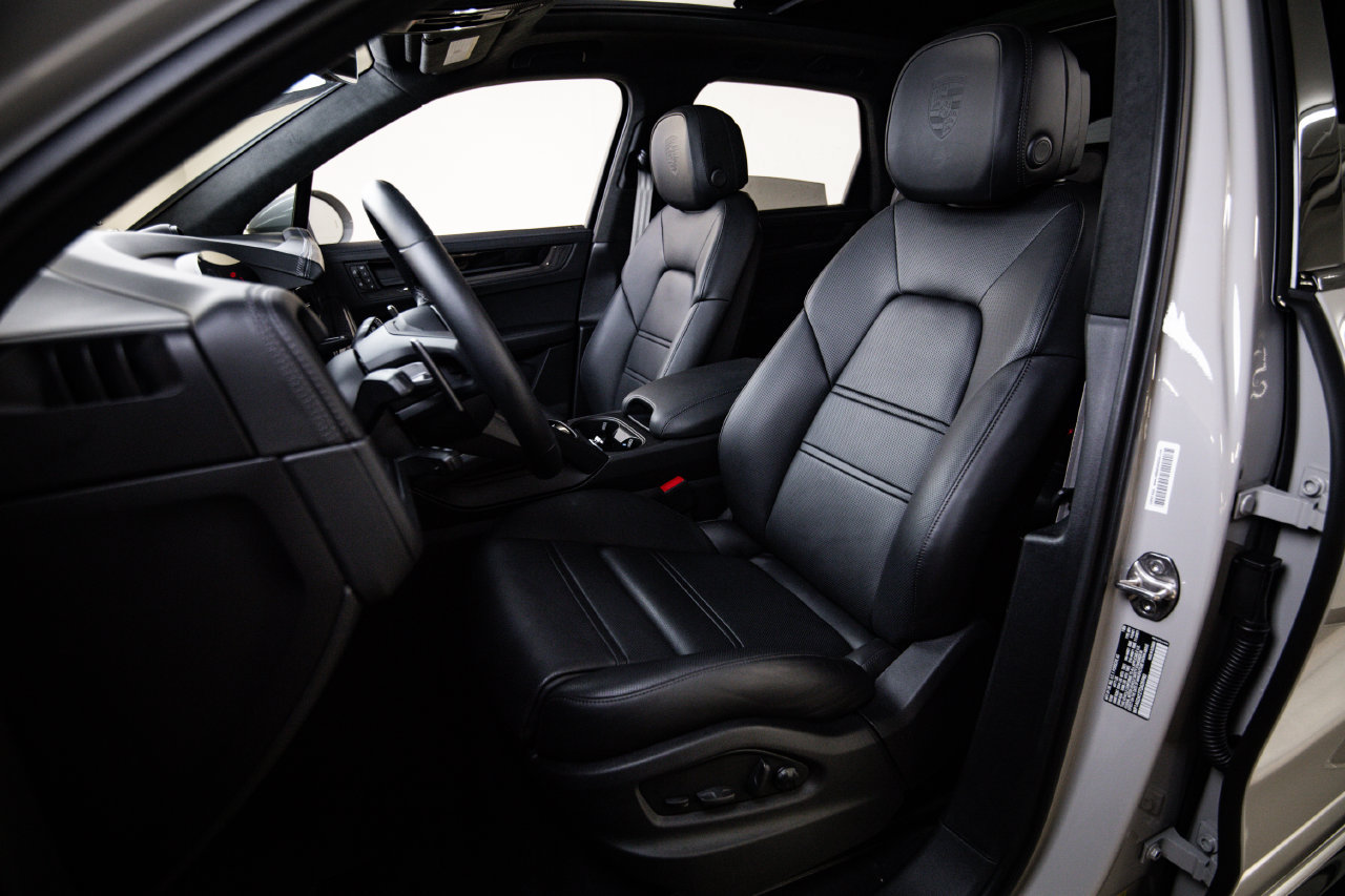 Certified 2026 Porsche Cayenne GTS AWD/4WD image 4