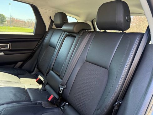 Used 2017 Land Rover Discovery Sport SE AWD/4WD image 16
