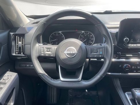 Used 2025 Nissan Pathfinder SV AWD/4WD image 14