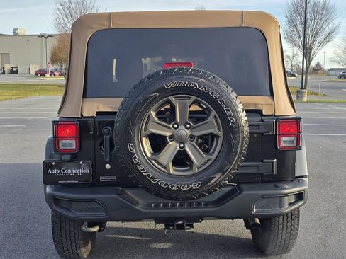 Used 2018 Jeep Wrangler Unlimited Sport image 7