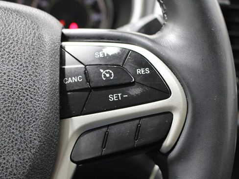 Used 2015 Jeep Cherokee Latitude AWD/4WD image 9